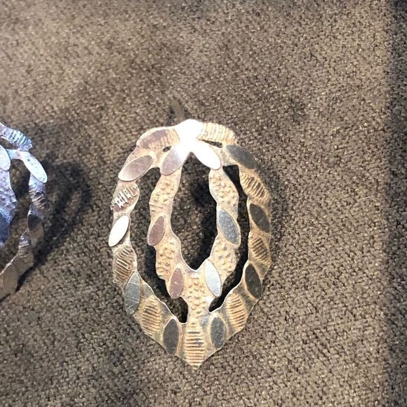 Silver Wreath Earrings (Retired Silpata) - Picture 2 of 4